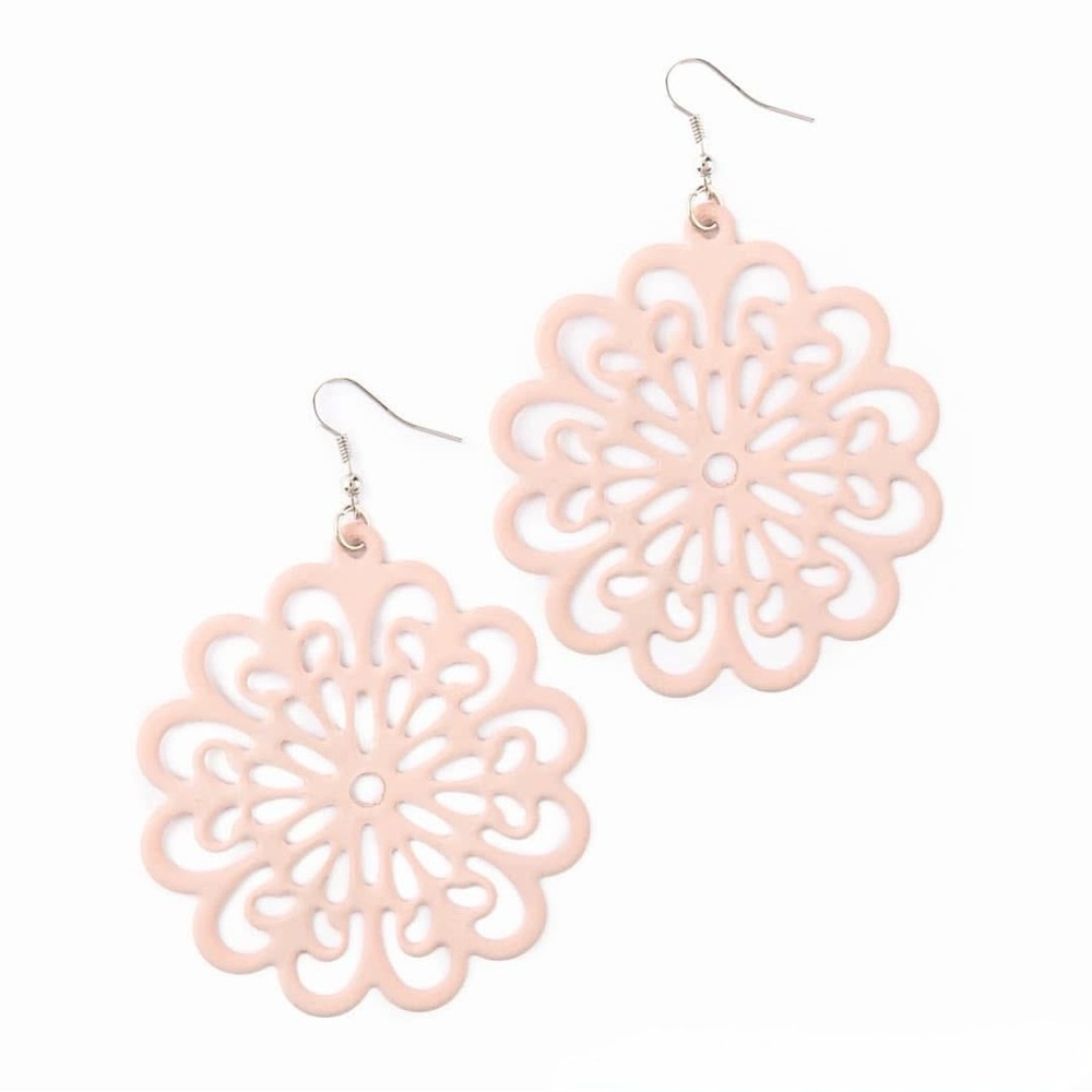 NEW Dolly Earrings 💕 Delicate Pink Floral Cutout Dangles